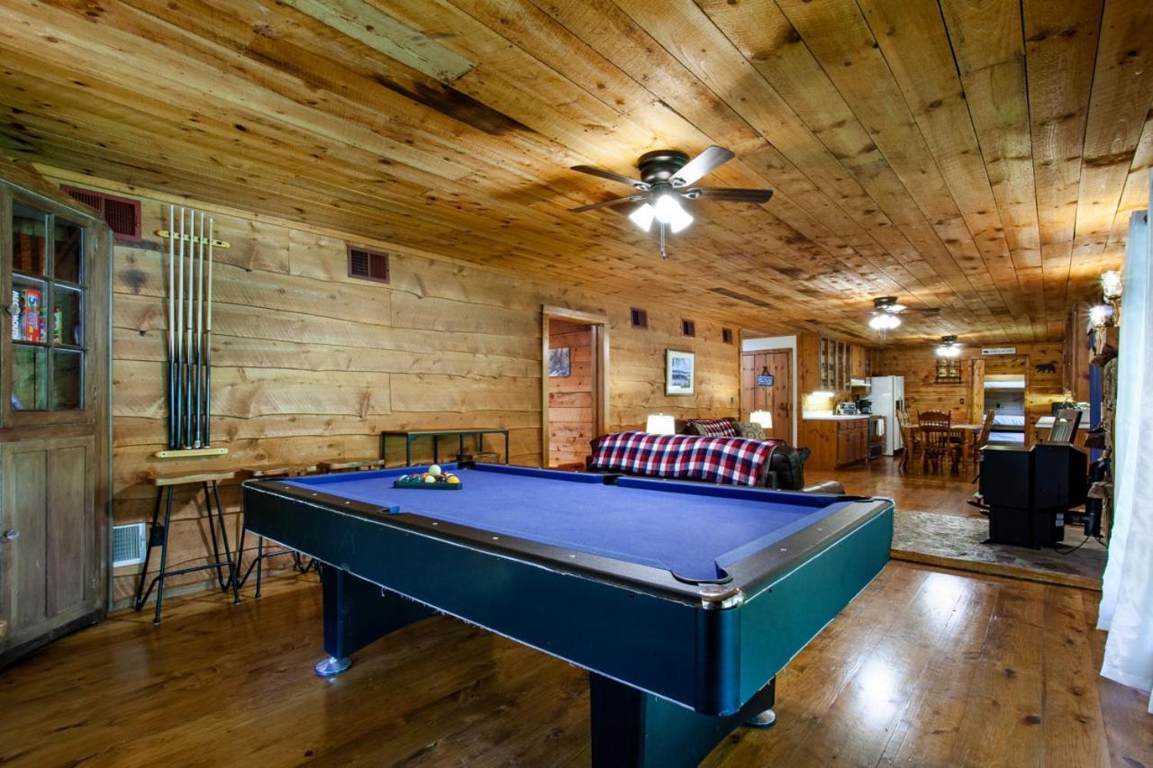 Forest Home Hot Tub Fire Pit Pool Table Pigeon Forge Exterior photo