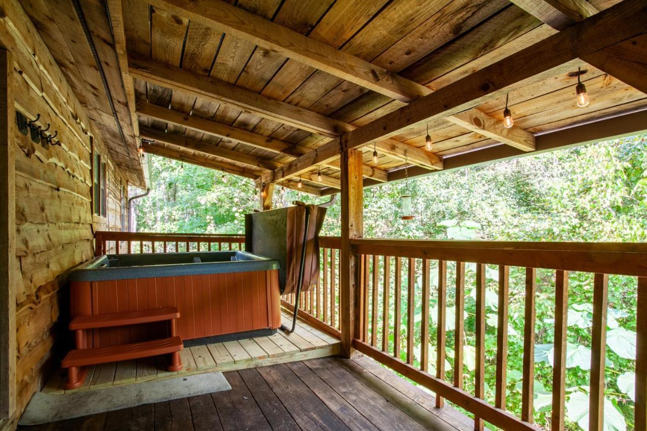 Forest Home Hot Tub Fire Pit Pool Table Pigeon Forge Exterior photo